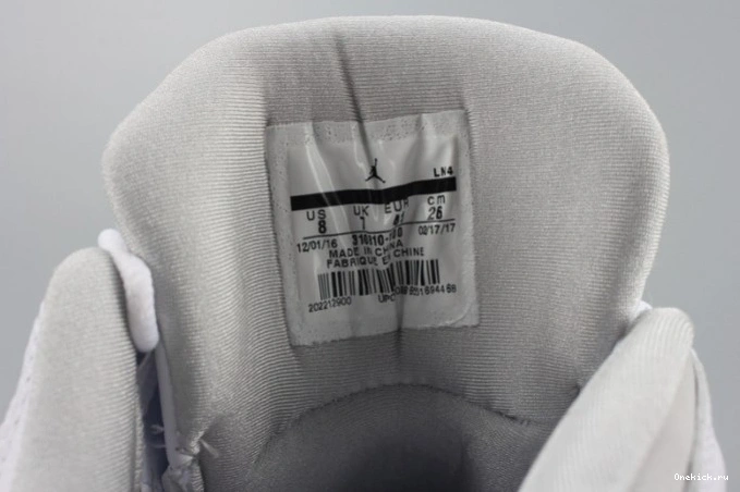 One Kick mens 13 white Air LowPure Money Jordan 310810-100 0717